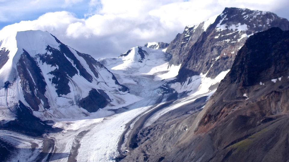 Aerial view of an Alaska glacier valley with snow-capped peaks — the terrain ProFlite pilots train to navigate